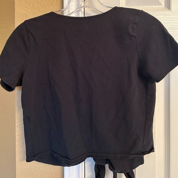 Hollister Black Tie Up Crop Tee - Size Medium - Picture 5 of 6